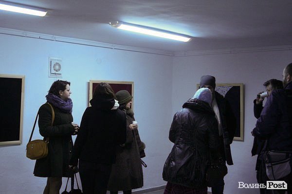 Старі речі перетворилися в картини: виставка у Луцьку. ФОТО