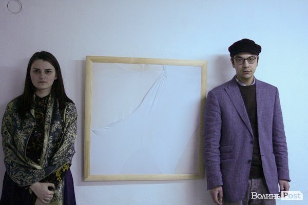 Старі речі перетворилися в картини: виставка у Луцьку. ФОТО