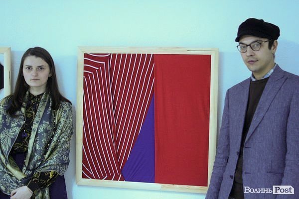 Старі речі перетворилися в картини: виставка у Луцьку. ФОТО