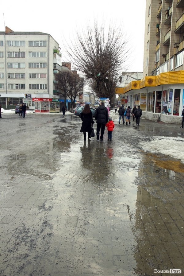 Театральний майдан