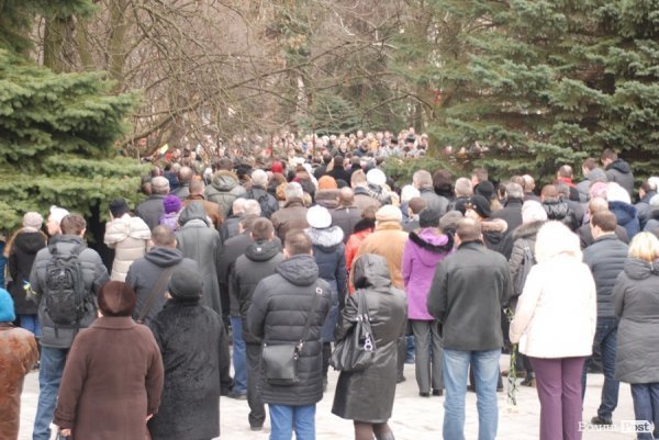 Луцьк сумує: хода до могили Героя Майдану. ФОТО