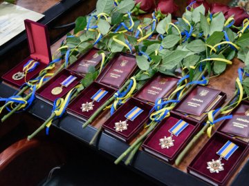 У Луцьку вручили державні нагороди родинам загиблих захисників. ФОТО