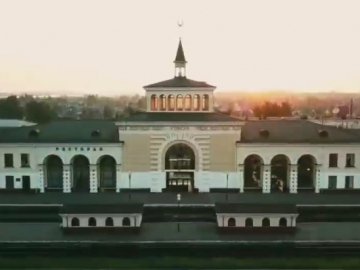 Показали ковельський вокзал із висоти пташиного польоту. ВІДЕО