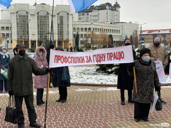 Під Волинською ОДА – мітинг. ФОТО