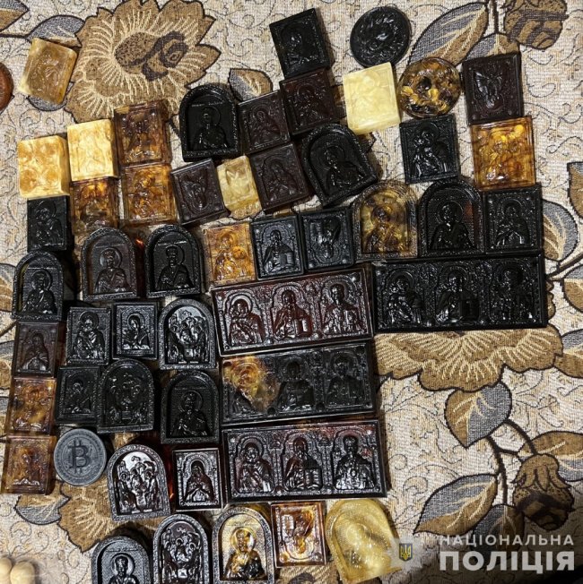 На Волині розгромили солідну банду копачів бурштину