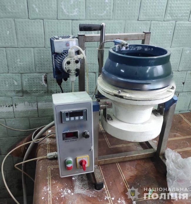 На Волині розгромили солідну банду копачів бурштину