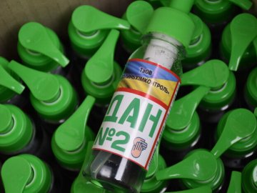 Медикам «швидкої» у Луцьку передали тисячу банок антисептика