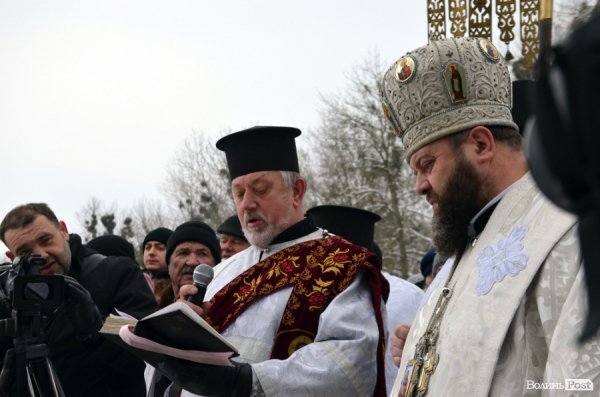 Лід, ополонка та Йорданська вода: Водохреще у Луцьку 
