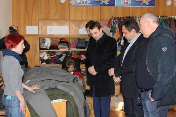 Луцькі депутати передали бійцям 14-ої бригади утеплені комбінезони. ФОТО