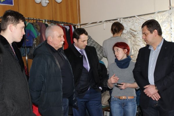 Луцькі депутати передали бійцям 14-ої бригади утеплені комбінезони. ФОТО