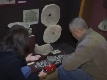 На Житомирщині пенсіонери знайшли на городі скарб 