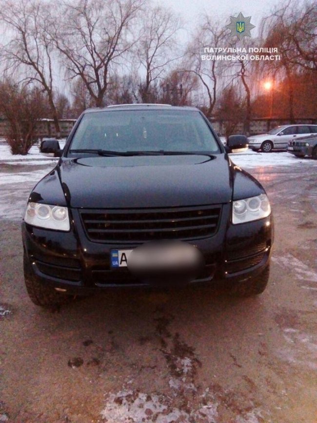 У Ковелі водій напідпитку пошкодив авто патрульних і, тікаючи, заїхав на стоянку відділку поліції. ВІДЕО