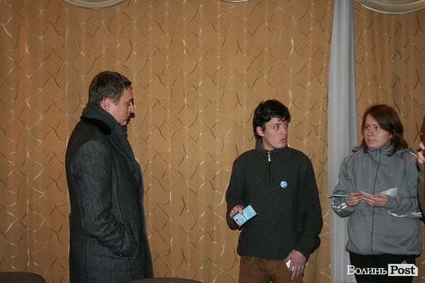 У луцький Штаб національного спротиву прийшли міліція і прокурори. ДОПОВНЕНО