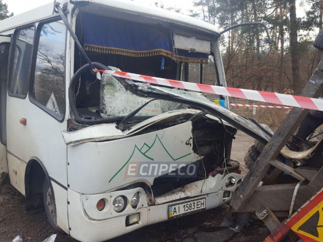 Жахлива аварія під Києвом: постраждало 5 людей