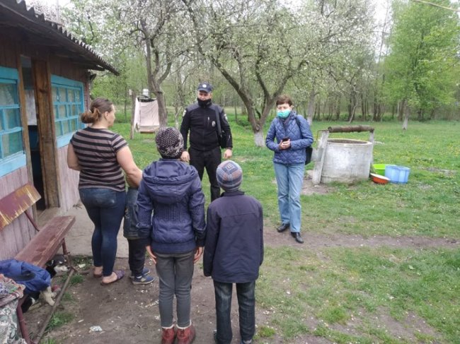 У районі на Волині перевіряли сім’ї, у яких батьки дітей раніше пиячили