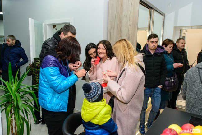 Зі знижками та цінними подарунками: у Луцьку грандіозно відкрилий шоурум меблів і декору «МакКо»*