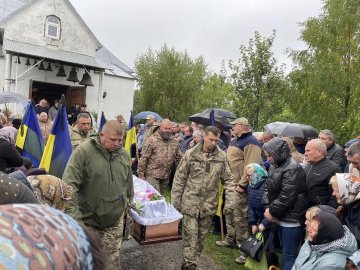 Громада на Волині попрощалася з двома захисниками. ФОТО