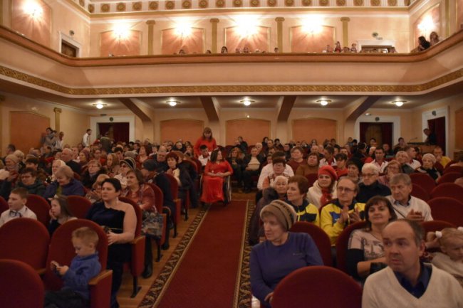 У Луцьку влаштували святковий концерт для людей з інвалідністю