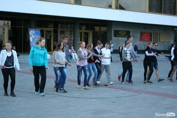 У центрі Луцька почався двомісячний танцювальний флешмоб. ФОТО