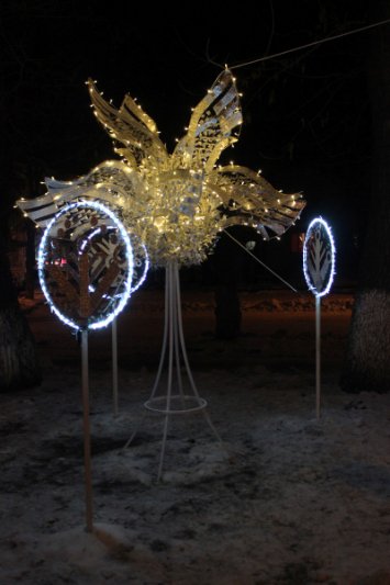 У Луцьку засяяла різдвяна ілюмінація. ФОТО