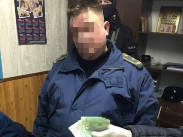 У волинських митників-хабарників знайшли 300 тисяч