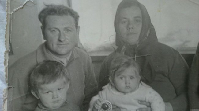 Петро Савчук з сім'єю