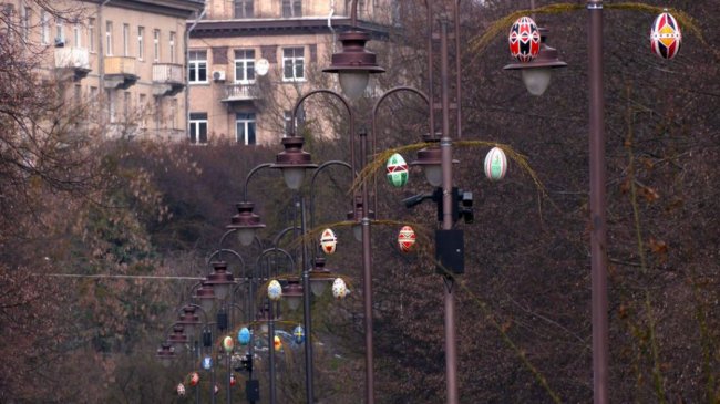 Сотня декоративних писанок прикрашатиме парк культури та відпочинку Луцька. ВІДЕО