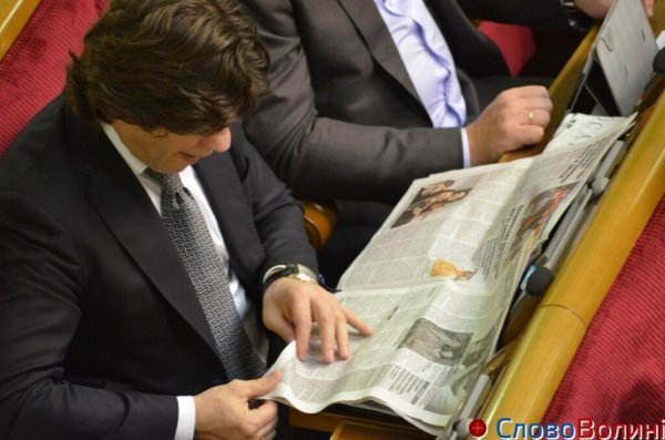 «Читанки» народних депутатів. ФОТО