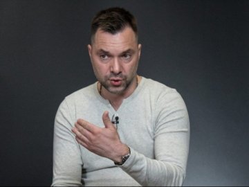 Навіть захопивши Новокаховську ГЕС, окупанти не отримали воду в Крим, – Арестович