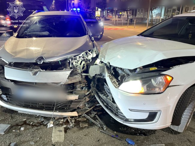 У Луцьку на перехресті вулиці Шопена та проспекту Волі «поцілувались» дві автівки