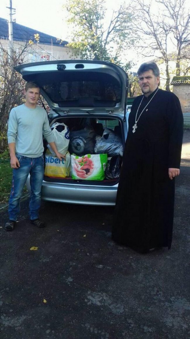 Волиняни допомогли родині, у якої згорів будинок