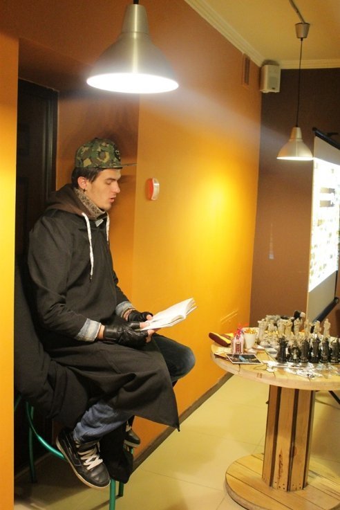 Вечір-читання «Гаррі Поттера» у Луцьку. ФОТО