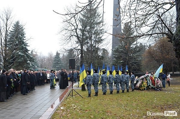 У Луцьку вшанували пам’ять загиблих героїв Майдану. ФОТО