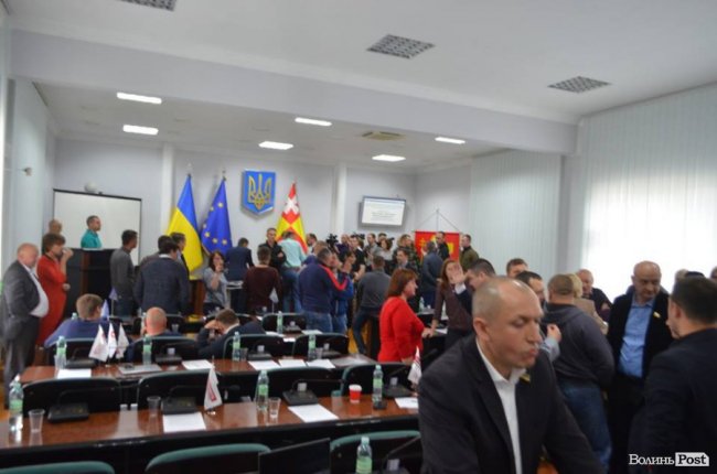 У Луцьку атовці блокують міську раду. ФОТО