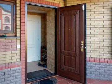 ТОП-5 популярних вхідних квартирних дверей від виробника Cortez*