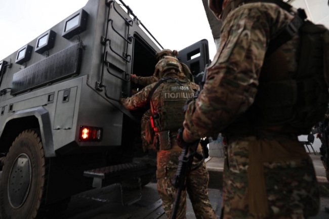 «Без єдиного пострілу»: у Києві затримали чоловіка, який погрожував підірвати міст. ФОТО