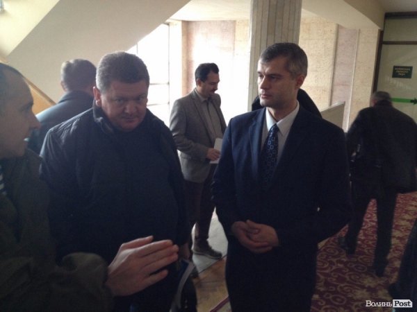 З «копами» та скандалом журналісти прорвались на комісію Волиньради