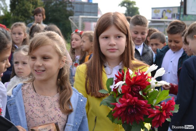 Благодійно, красиво, урочисто: як відсвяткували старт навчання у ліцеї Ковеля. ФОТО