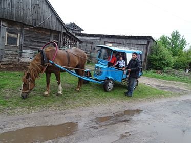 Волинянин змайстрував карету, яка возить малюків до дитсадка і в школу. ФОТО