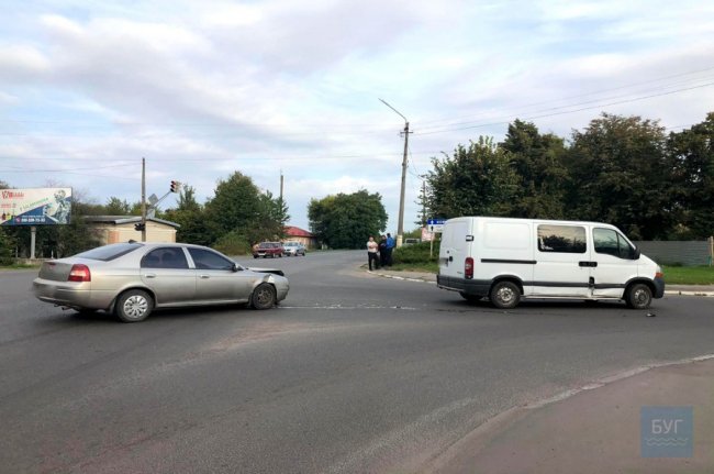 Аварія на Волині: бус Renault зіткнувся з легковиком. ФОТО