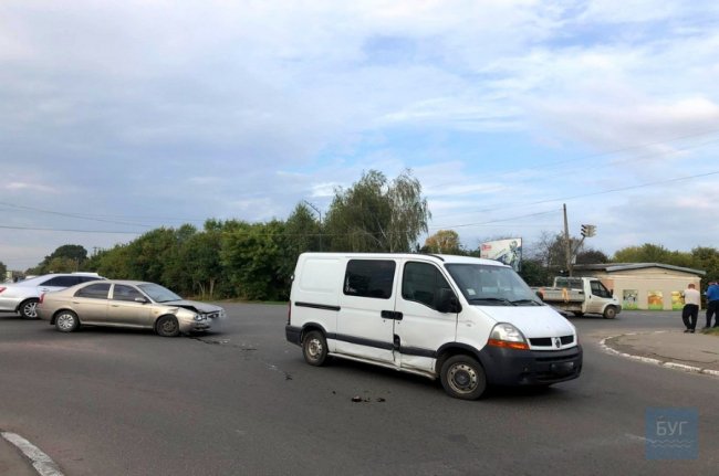 Аварія на Волині: бус Renault зіткнувся з легковиком. ФОТО