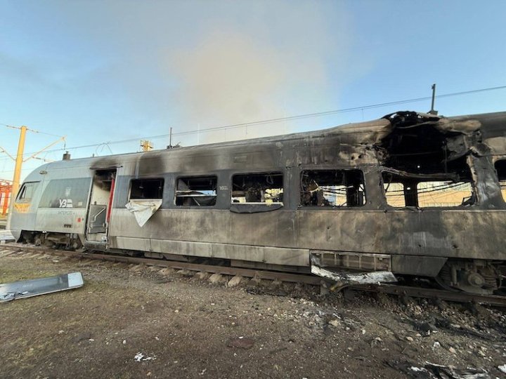 Росія цілеспрямовано атакувала пасажирський рухомий склад Укрзалізниці: затримуюються десятки рейсів