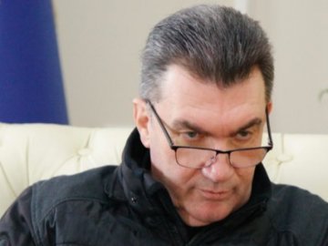 Питання дозволів для виїзду чоловіків за кордон винесуть на розгляд Ставки, –  Данілов 