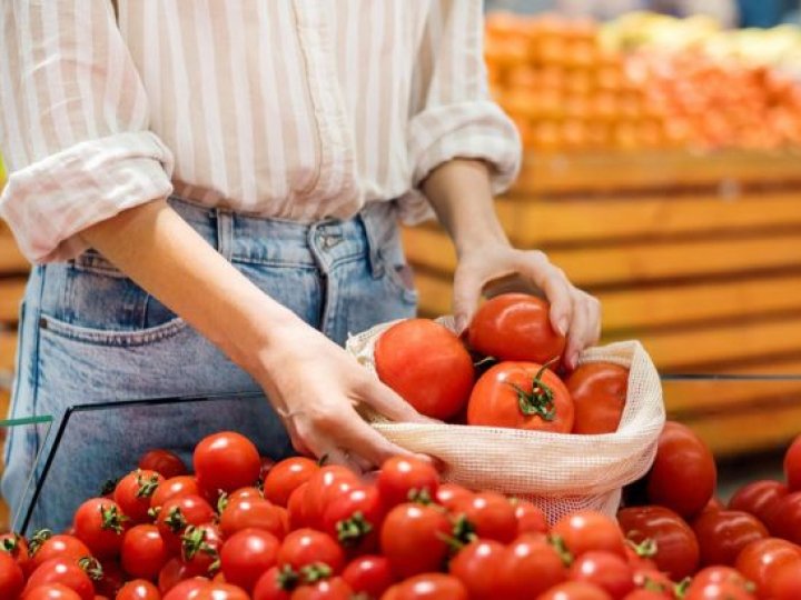 Скільки коштують помідори у місті на Волині: деталі