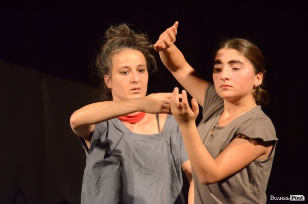 Історії дітей-біженців мовою танцю. ФОТО