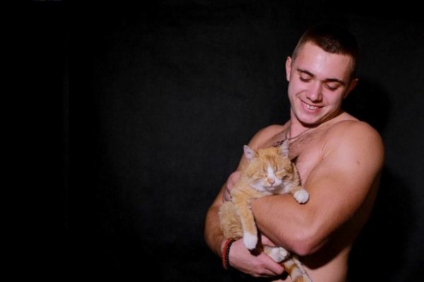 Голі та з котиками: луцькі спортсмени знялися для благодійного календаря