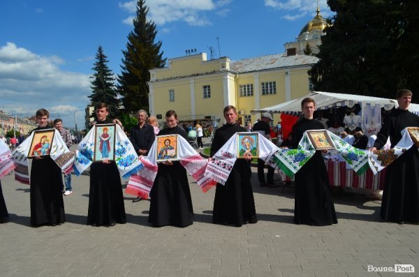 У Луцьку відбувся фестиваль вишитих рушників