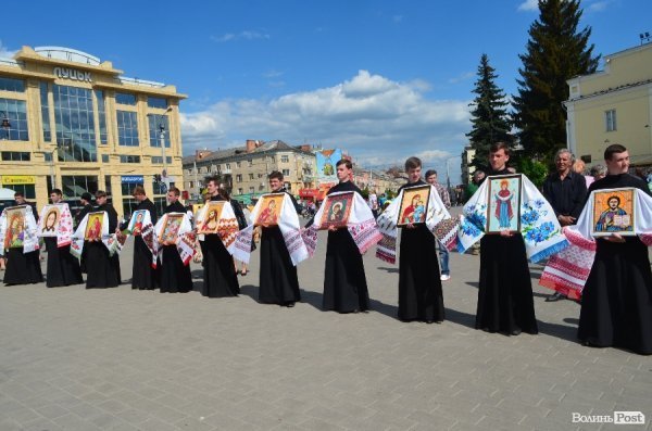 У Луцьку відбувся фестиваль вишитих рушників