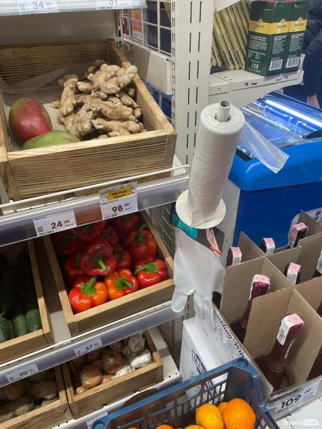 Пакети-«маєчки» тепер не безплатні: скільки вони коштують у супермаркетах Луцька