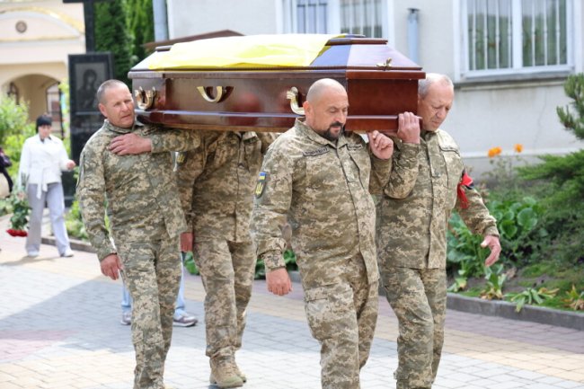 У Луцьку попрощалися з воїном Олександром Кобильком